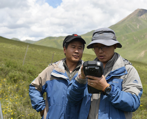 測繪戰(zhàn)士在青海，山下的測繪尖兵